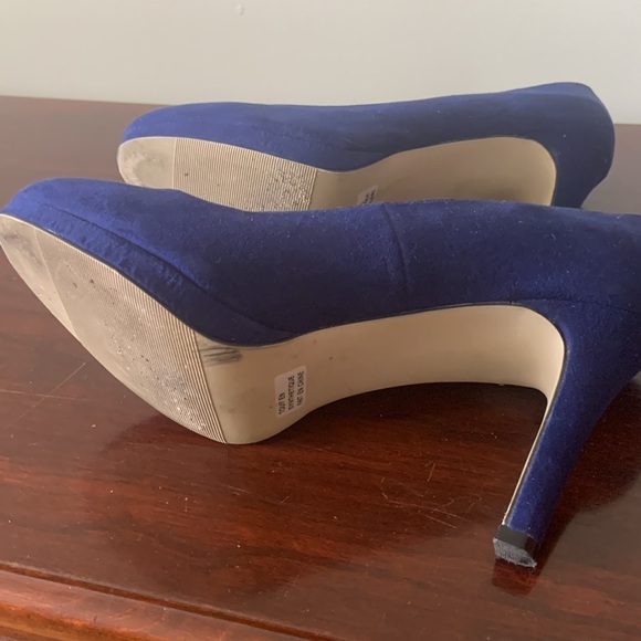 Madden Girl blue suede pumps. Size 10. 4” heels with small platform sole - Picture 4 of 6